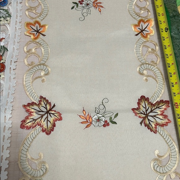 Table Runner Set - Picture 6 of 15